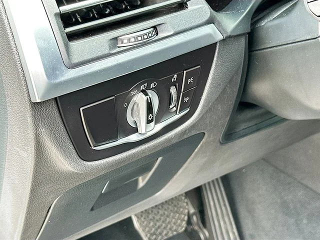 Used 2023 White BMW xDrive30i image 10