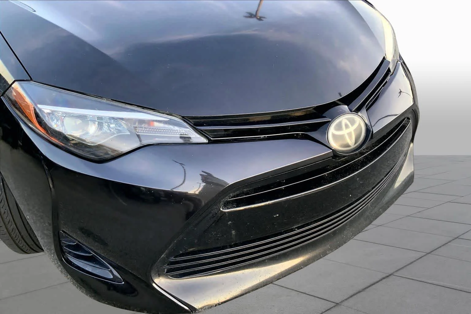 Used 2018 Black Sand Pearl Toyota L image 27