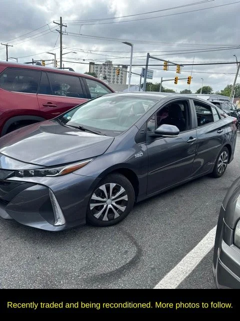 Used 2022 Gray Toyota LE image 3