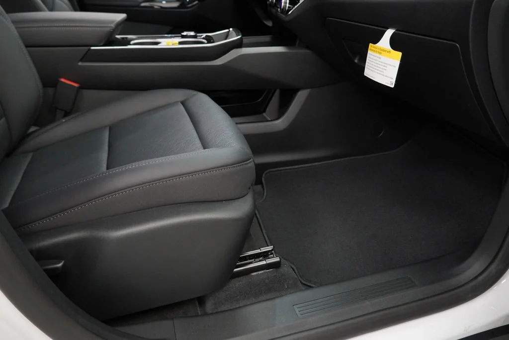 New 2027 Summit White Chevrolet LT image 31