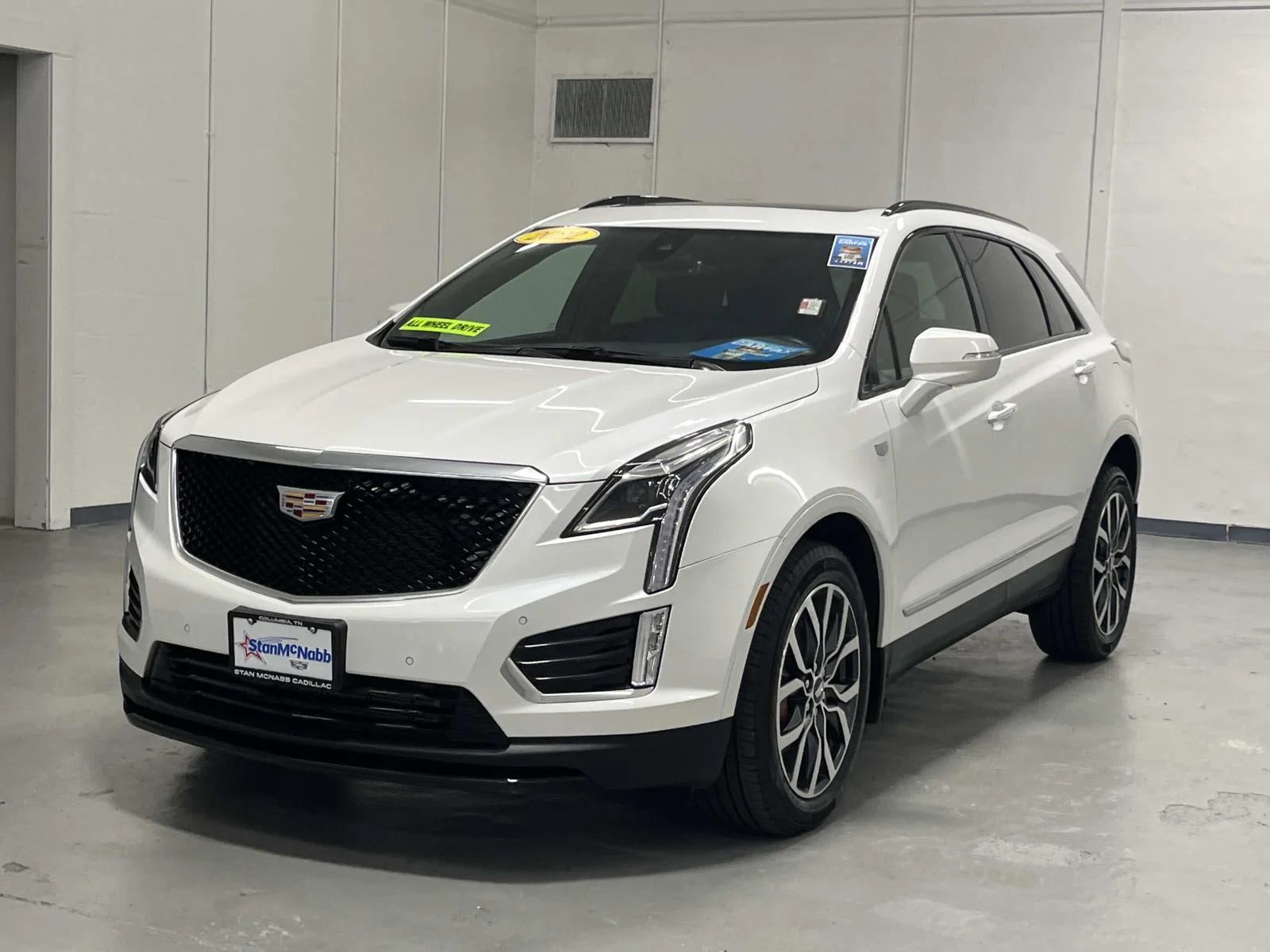 Used 2022 CRYSTAL WHITE TRICOAT Cadillac AWD Sport image 4