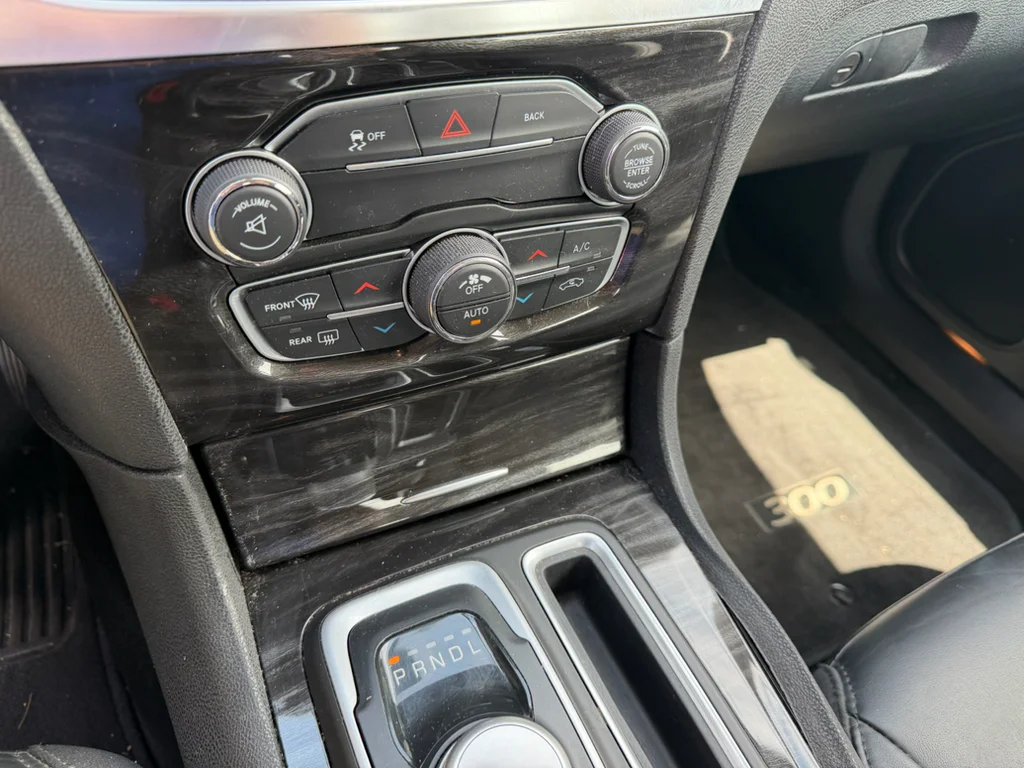 Used 2015 Silver Chrysler Limited image 10