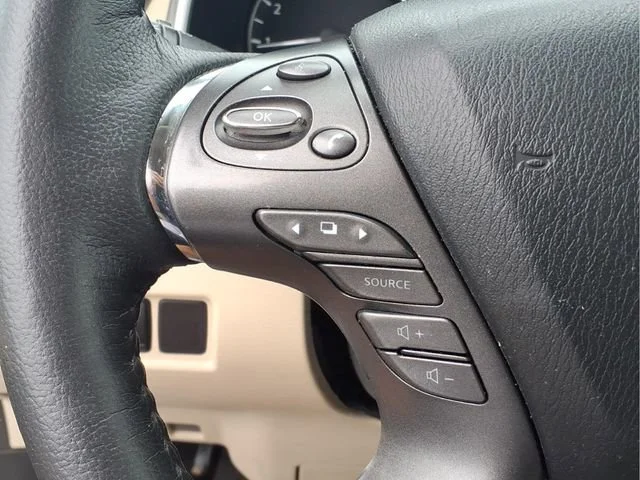 Used 2023  Nissan SL image 13