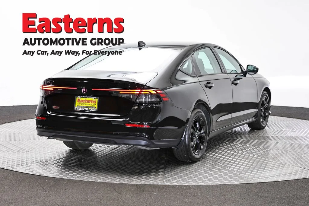 Used 2025 Black Honda SE image 5