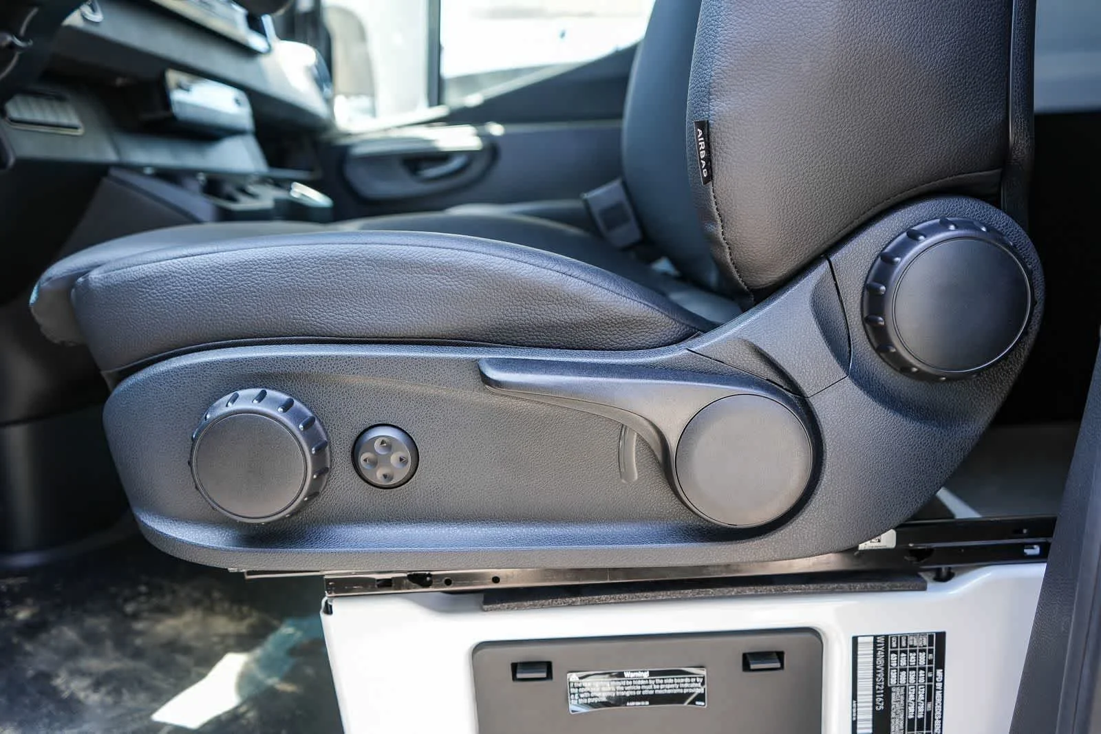 New 2025 Arctic+White Mercedes-Benz Cargo 144WB High Roof AWD 2.0L I4 Diesel Turbo HO image 22