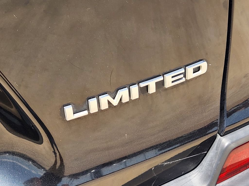 Used 2019 Diamond Black Crystal Pearlcoat Jeep Limited image 13