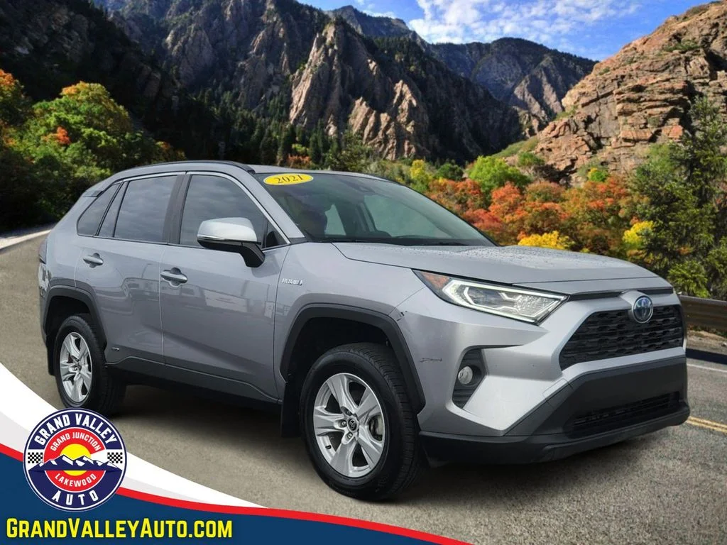 Used 2021 Silver Toyota XLE image 1