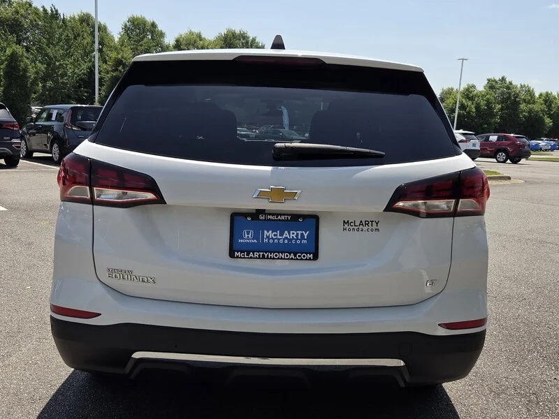 Used 2024 Summit White CHEVROLET LT image 4