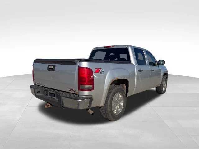 Used 2013 Silver GMC SLE image 5