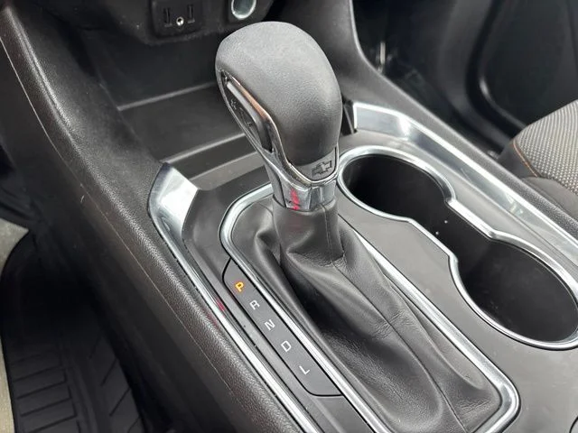 Used 2021 Silver Ice Metallic Chevrolet LT image 28