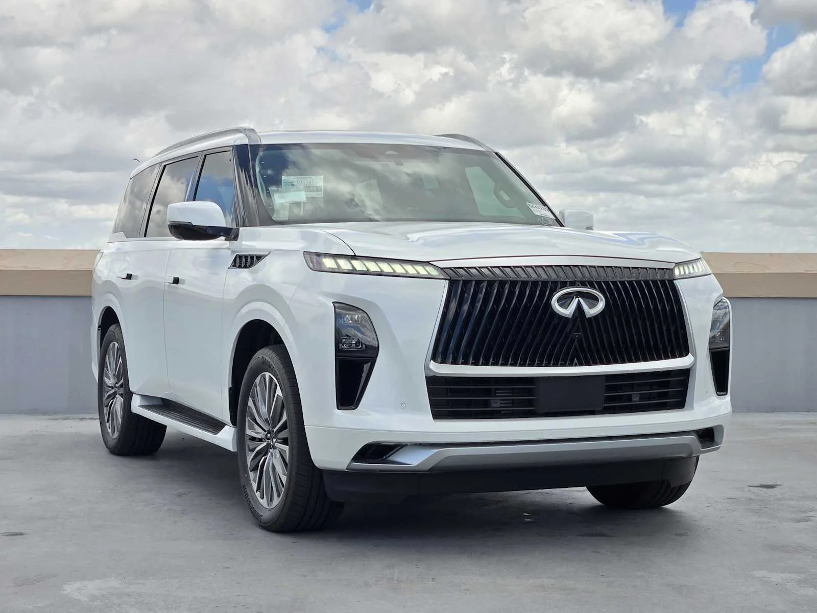 New 2026 RADIANT WHITE INFINITI Luxe 2WD image 2