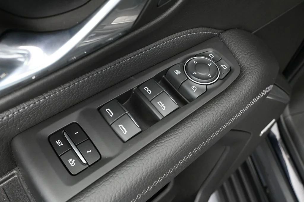 2023 GMC Yukon Denali - Photo 23