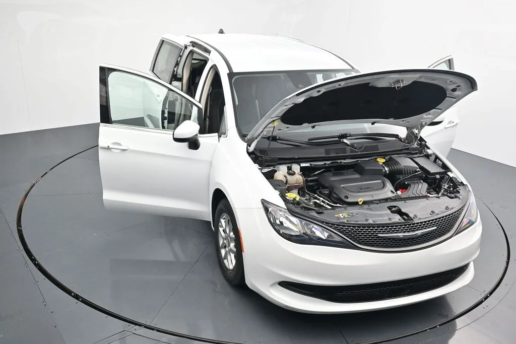 Used 2023 White Chrysler LX image 38