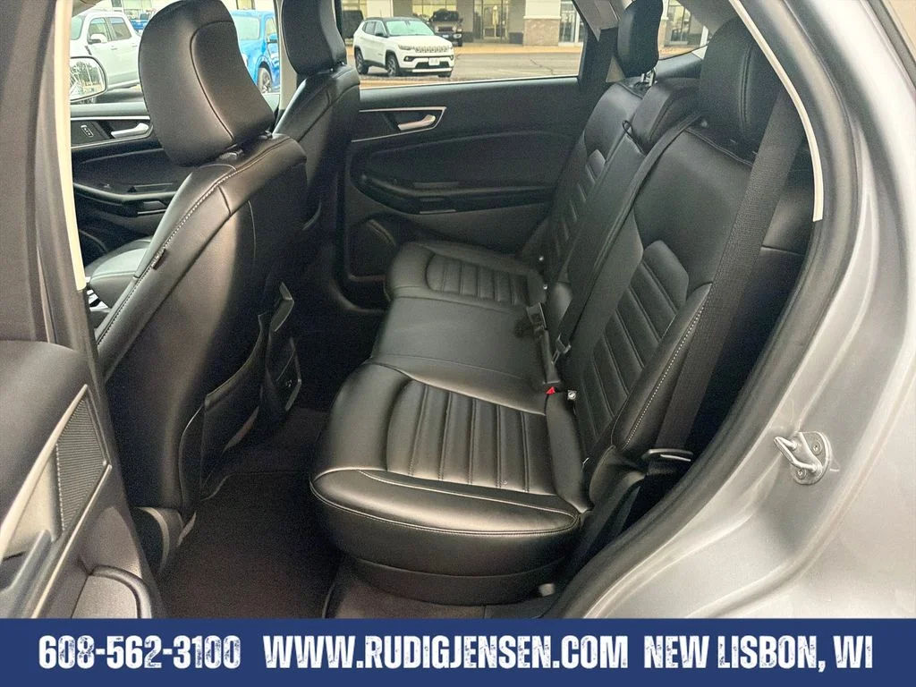 Used 2022 Silver Ford SEL image 23