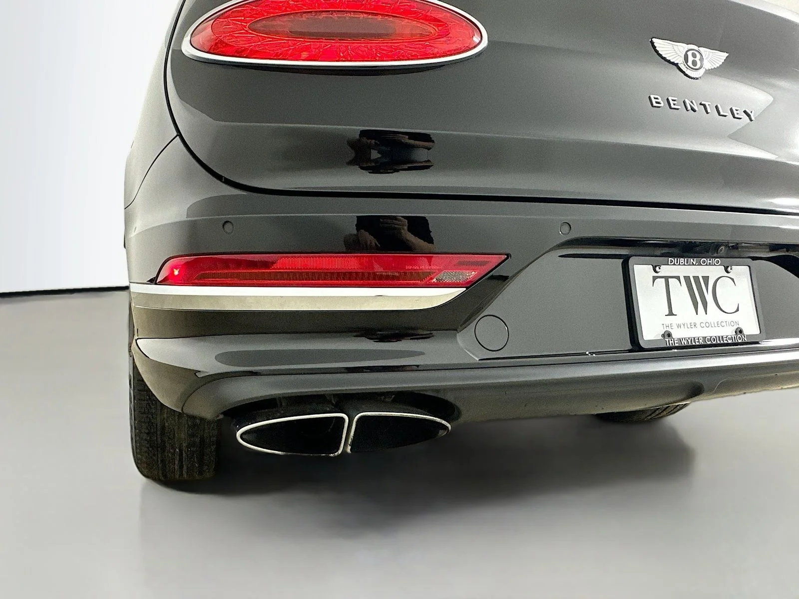 Used 2022 Black Bentley  image 60