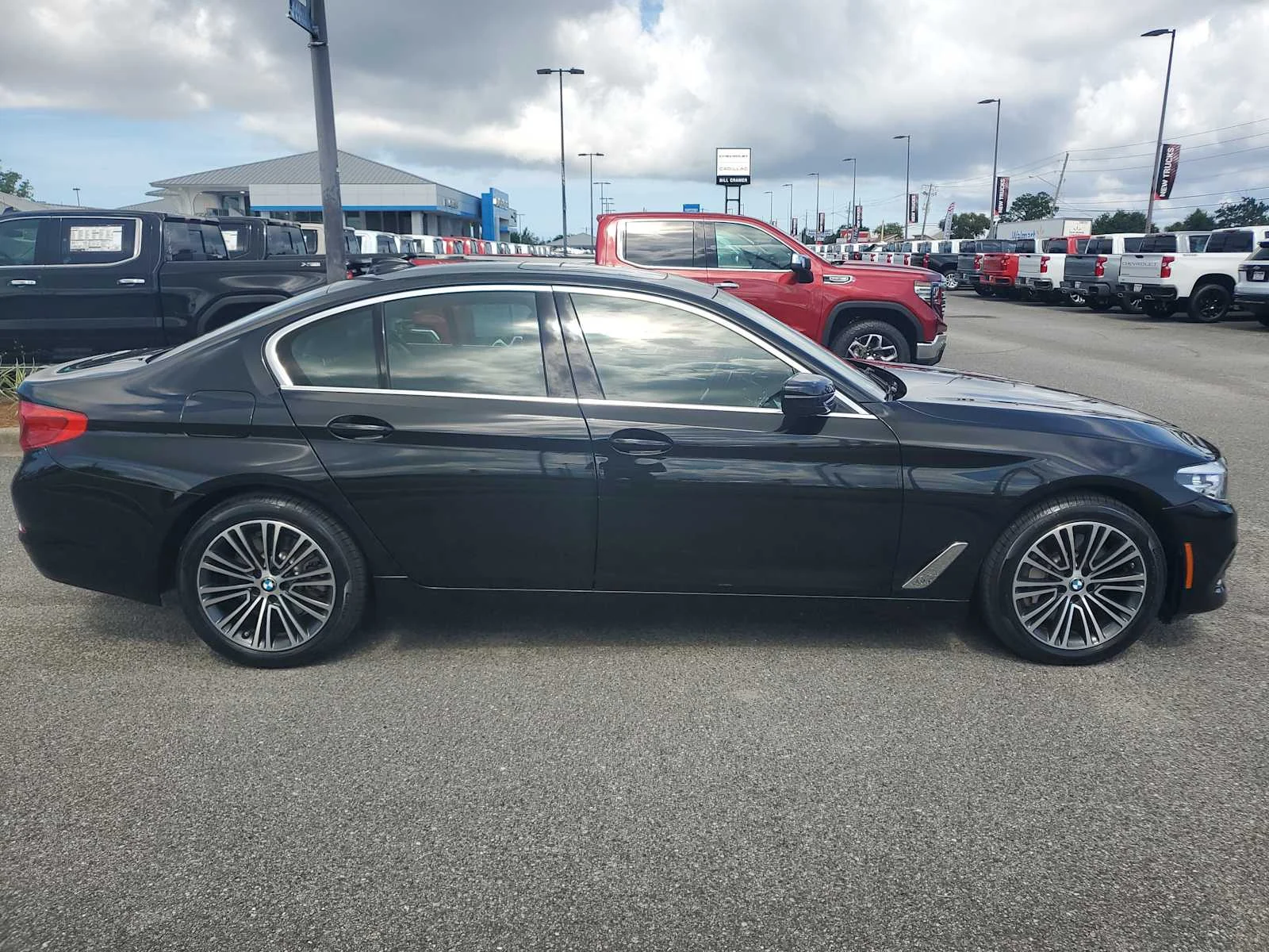 Used 2020 Black Sapphire Metallic BMW 530e iPerformance image 9