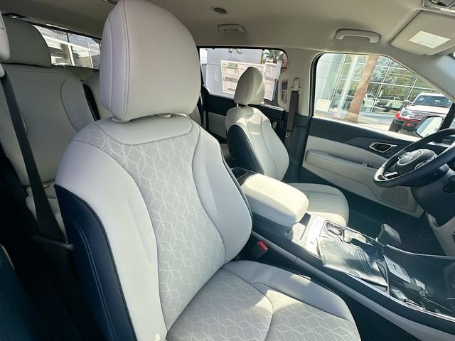 New 2026 Ceramic Silver Kia EX image 29