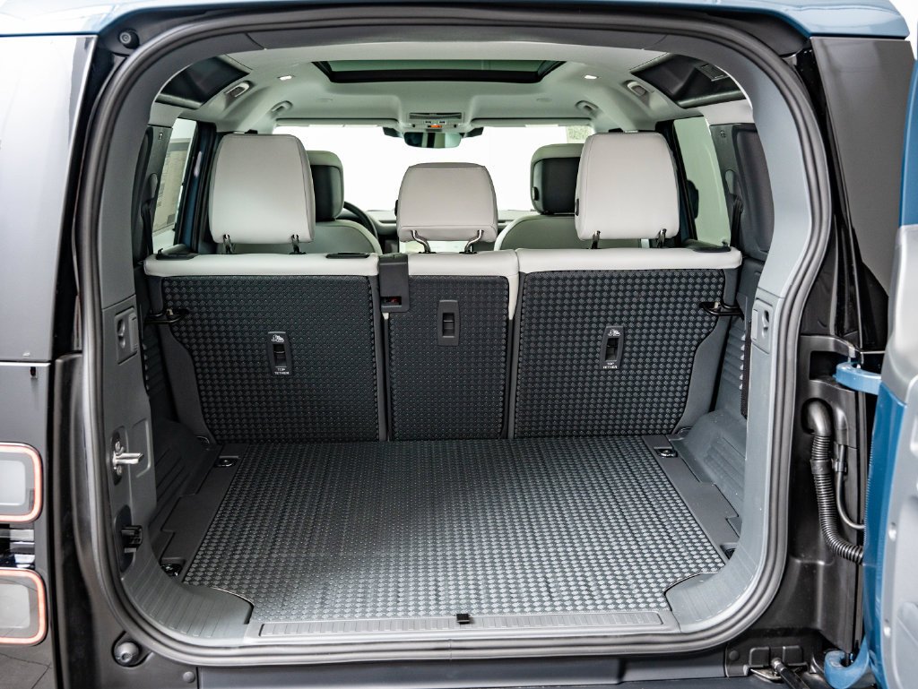 New 2026 Tasman Blue Land Rover X-Dynamic SE image 21