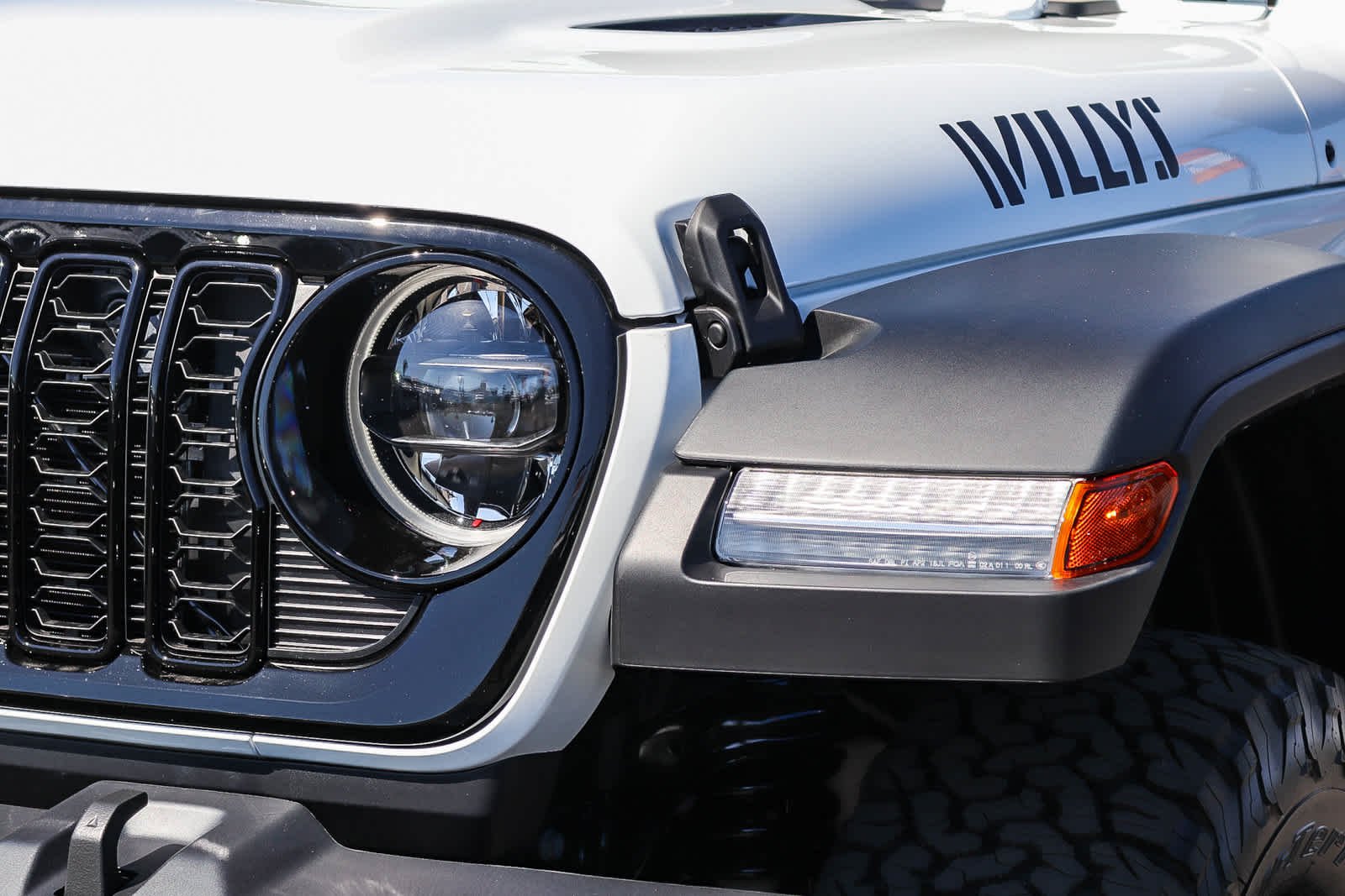 New 2027 Bright White Clear-Coat Exterior Paint Jeep Willys image 8
