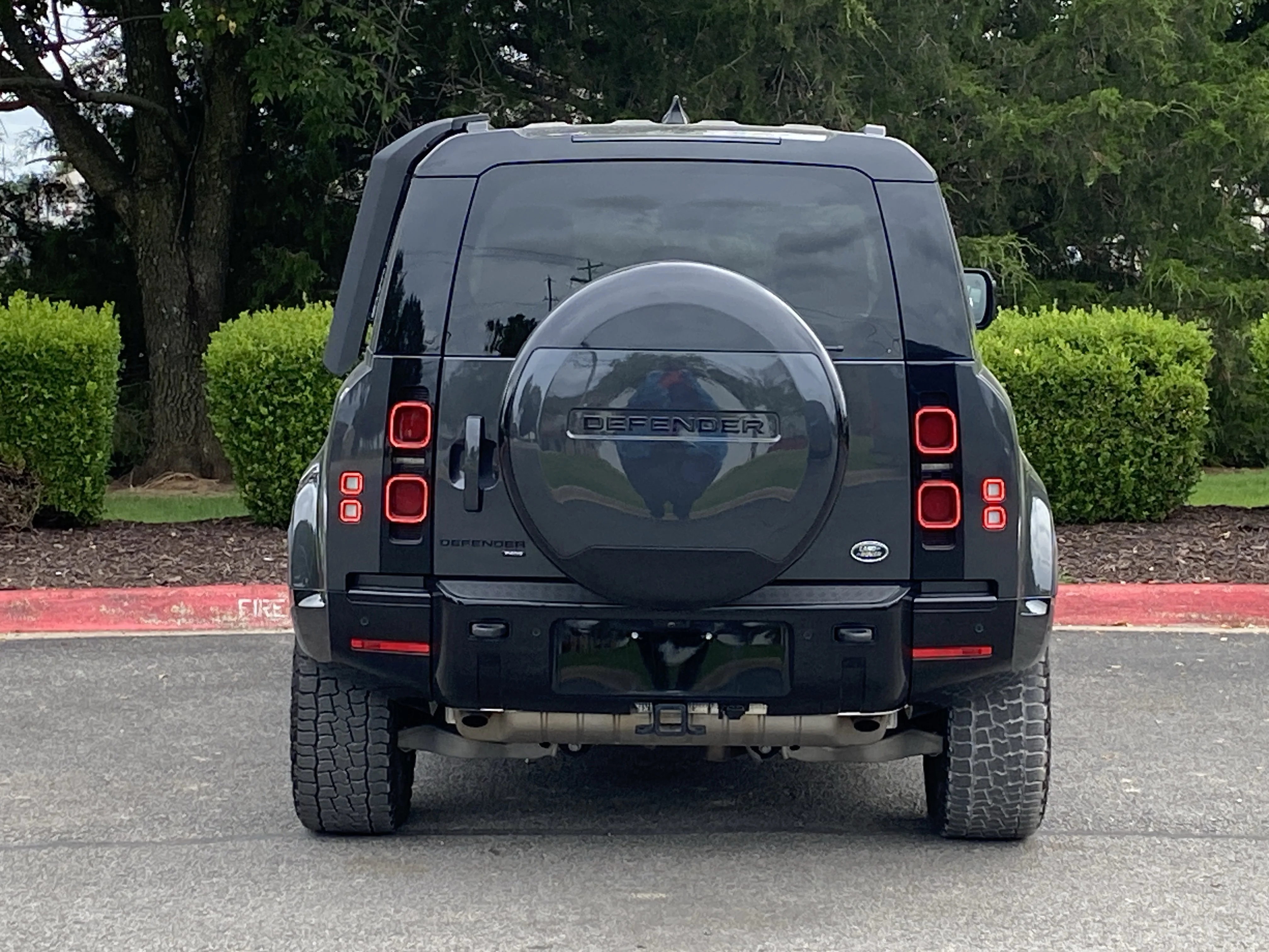 Used 2023 Black Land Rover X-Dynamic SE image 5