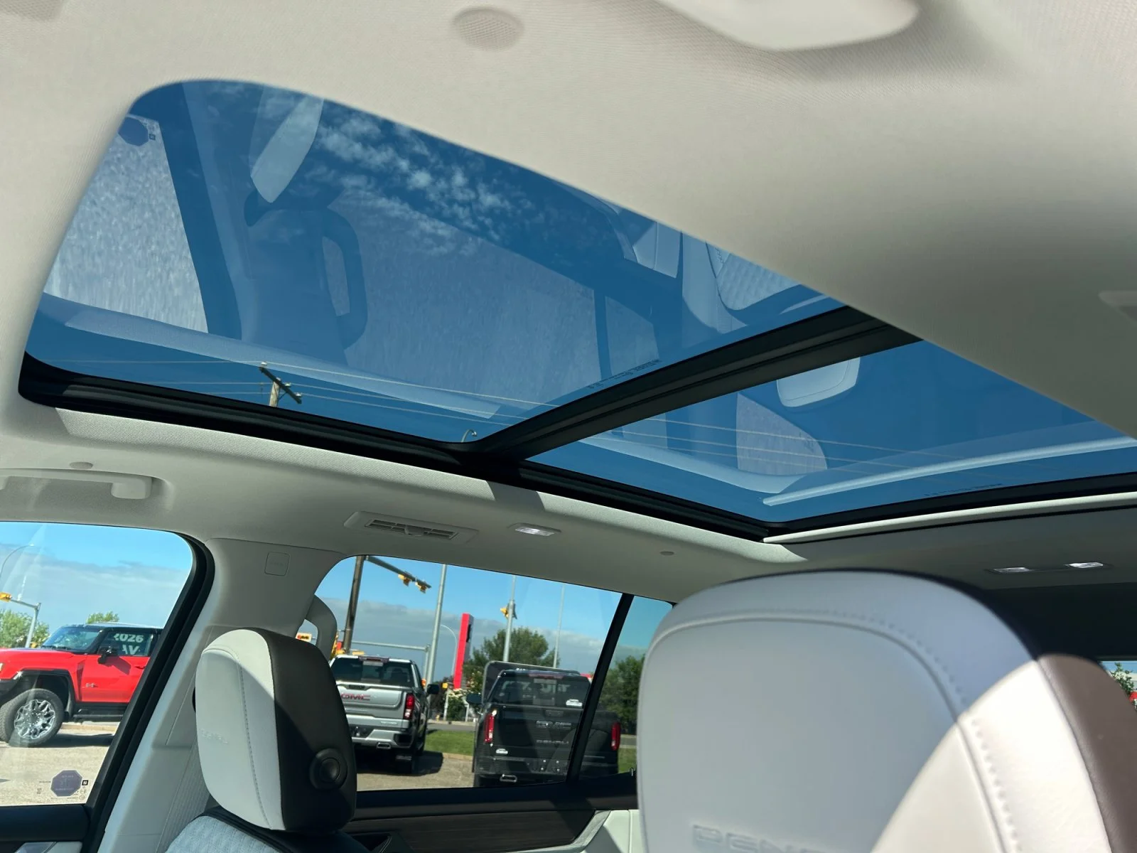 Used 2025 Summit White GMC Denali AWD Leather Sunroof Navigation image 18
