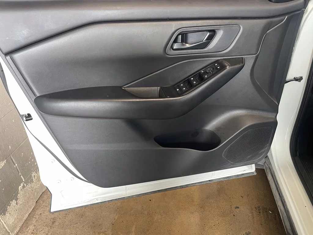 Used 2025 White Nissan S image 9