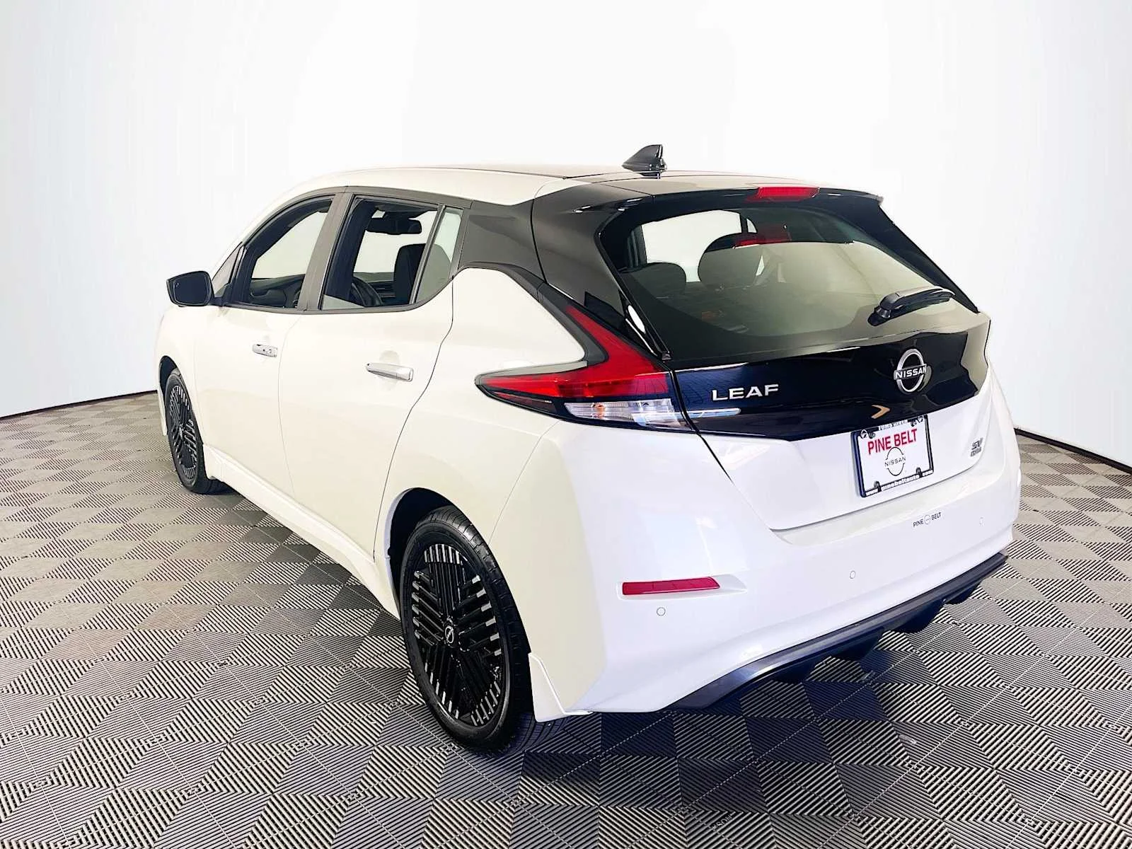 Used 2025 Super Black/Pearl White Nissan SV PLUS image 6