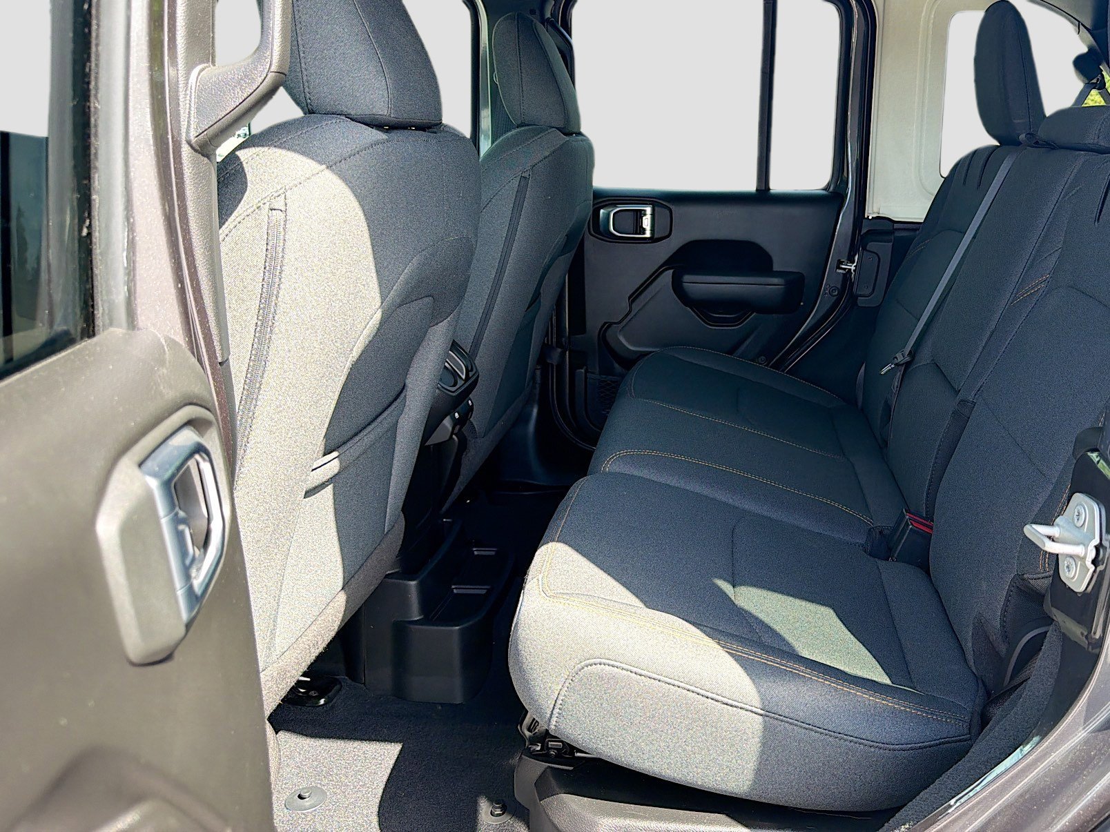 Used 2024 Granite Crystal Metallic Clearcoat Jeep Willys image 20