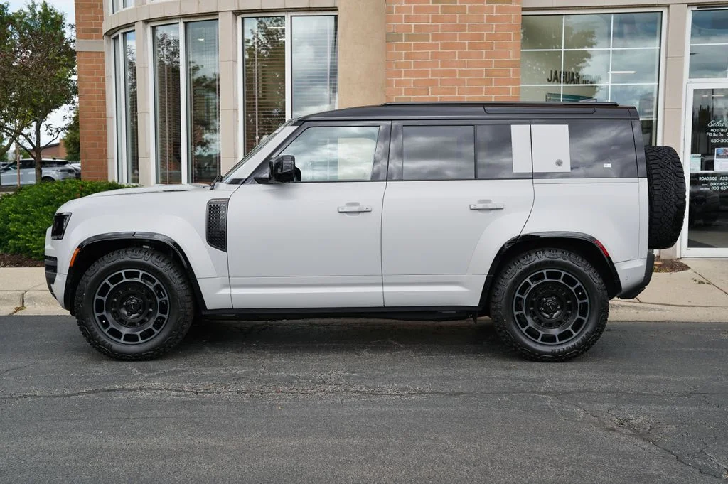 New 2026 Borasco Grey Land Rover OCTA image 2