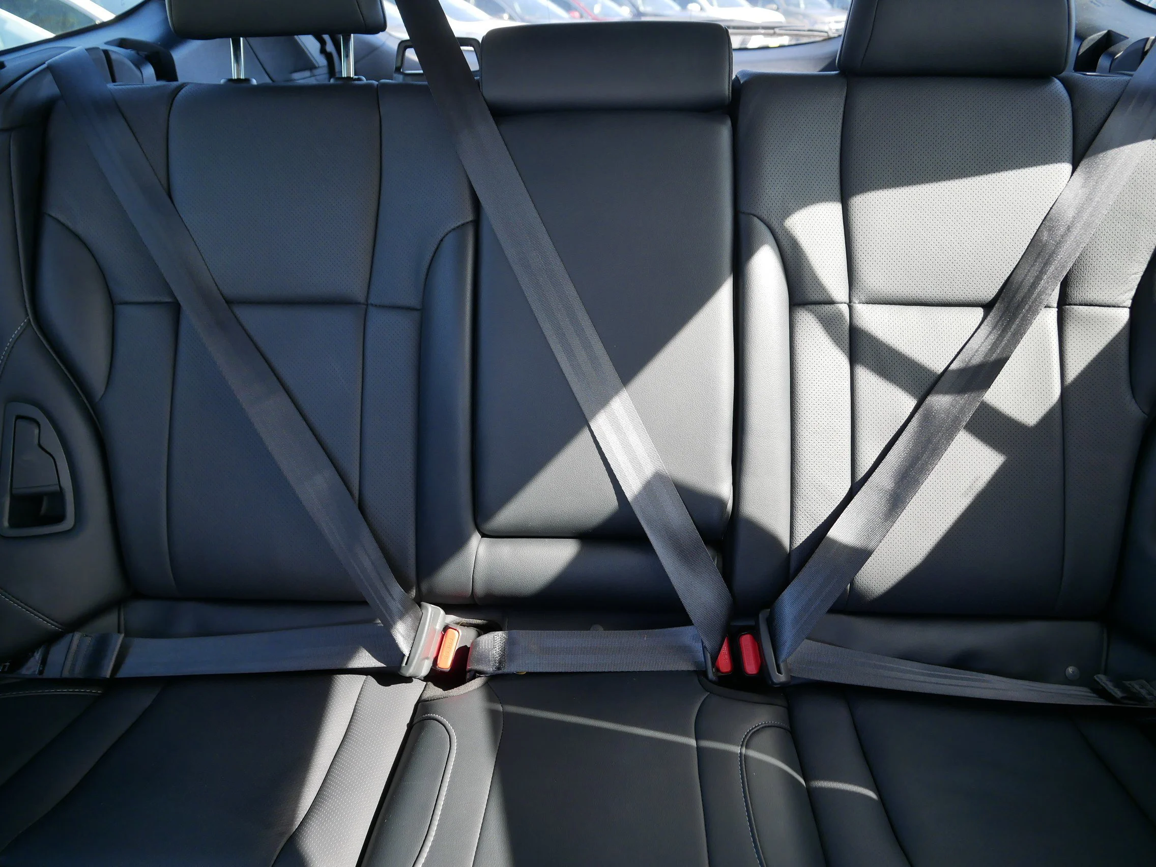 Used 2020 Crystal White Pearl Subaru Limited image 13