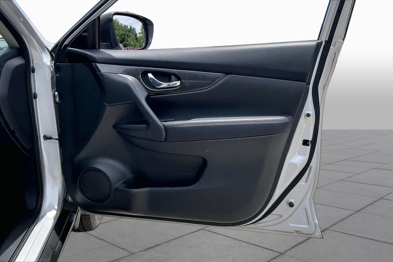 Used 2016 BRILLIANT SILVE Nissan SL image 23
