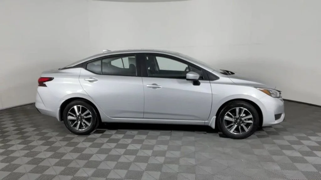 Used 2025 Silver Nissan 1.6 SV image 3