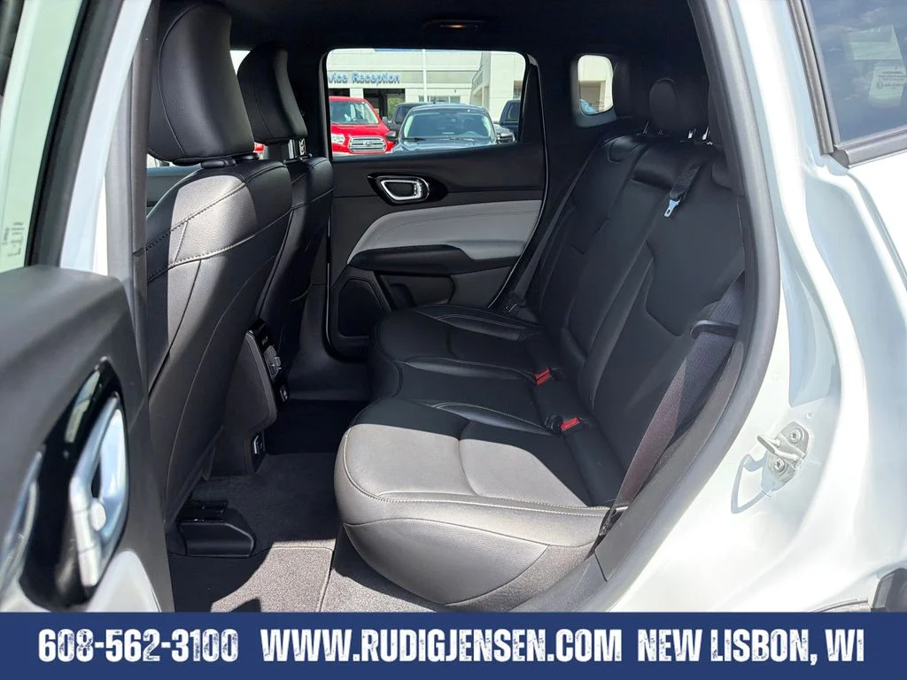 Used 2025 White Jeep Limited image 23