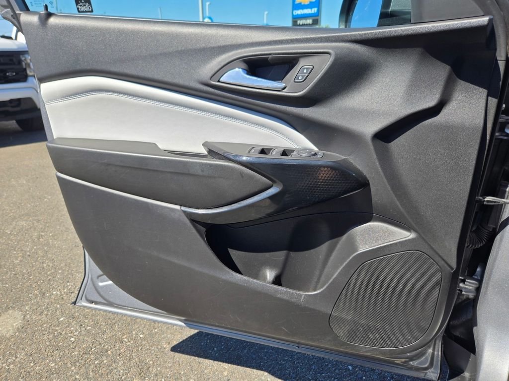 Used 2025 Gray Chevrolet LT image 13