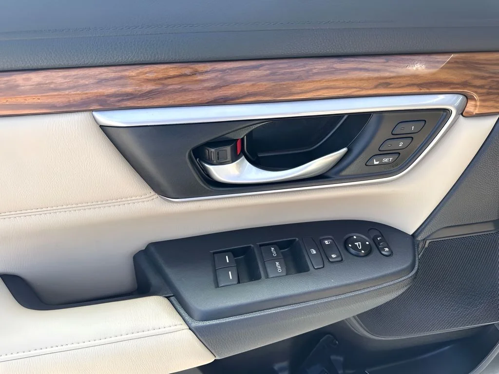 Used 2017  Honda EX-L image 17