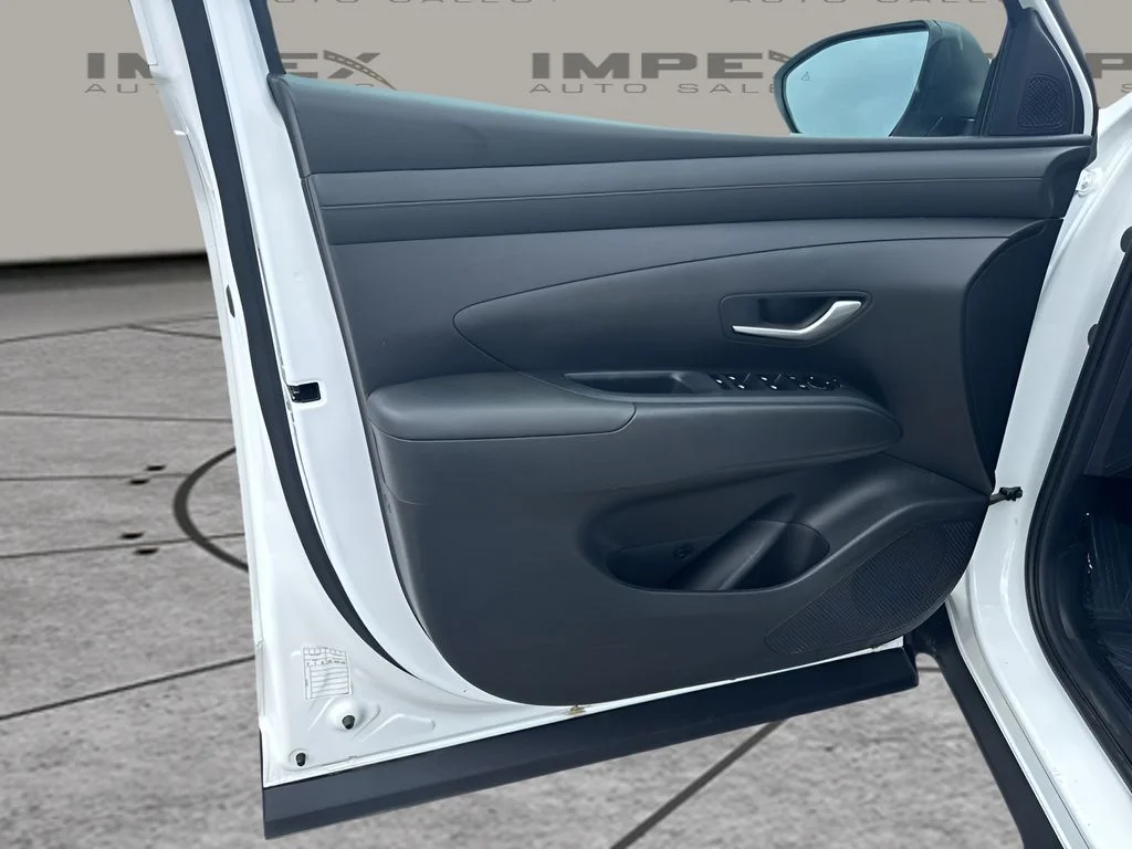 Used 2025 White Hyundai SEL image 23