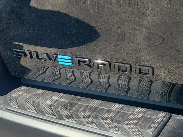 New 2026 Black Chevrolet LT - Extended Range image 7