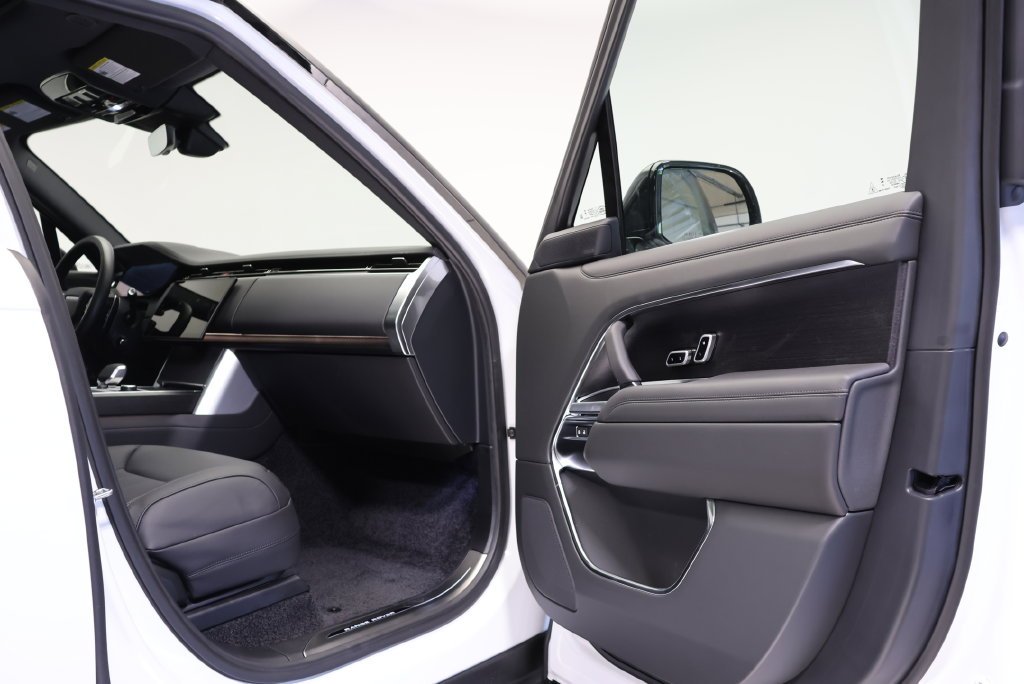 New 2027 Fuji White Land Rover SE image 38