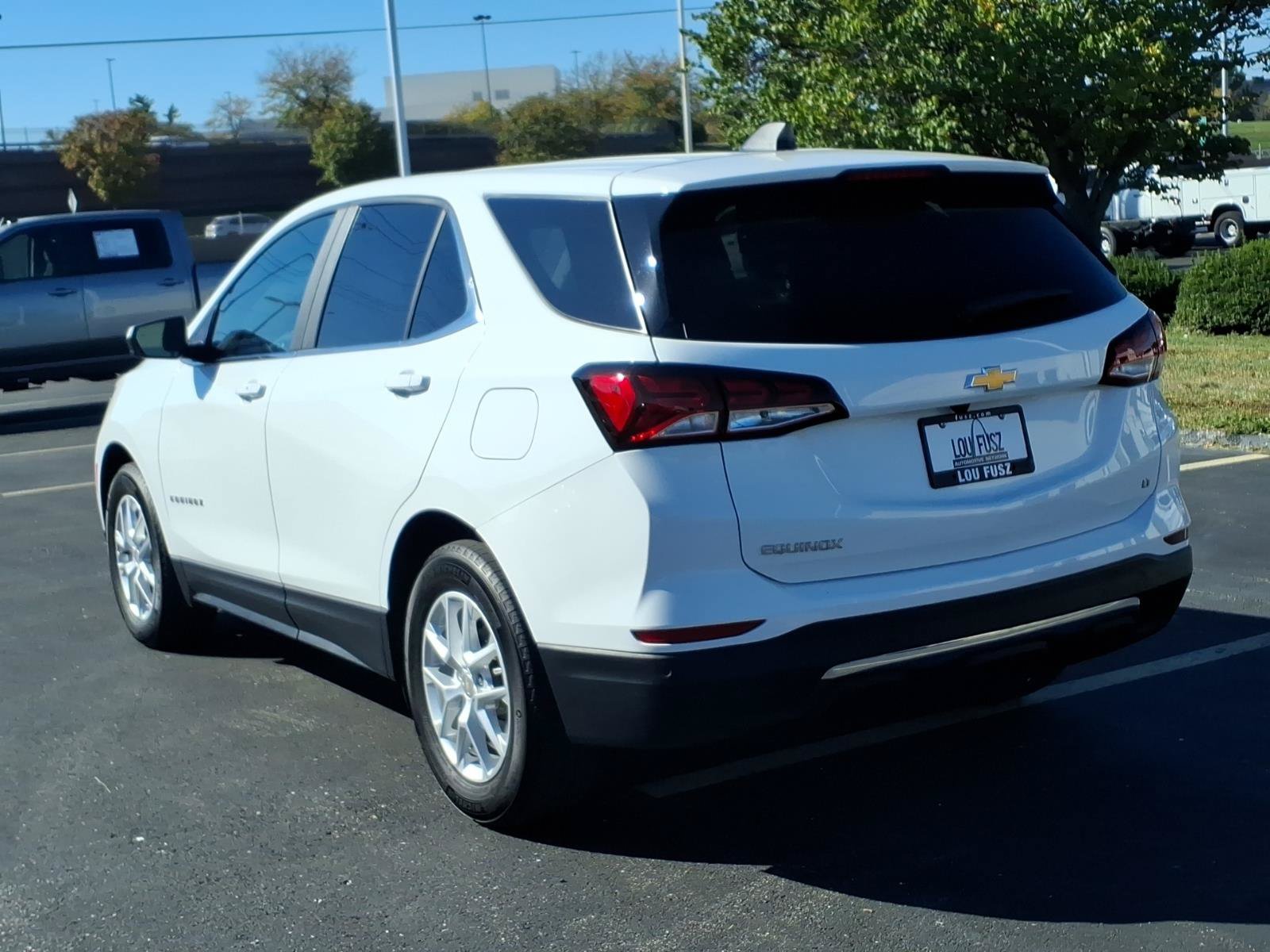 Used 2023 SUMMIT WHITE Chevrolet LT image 5
