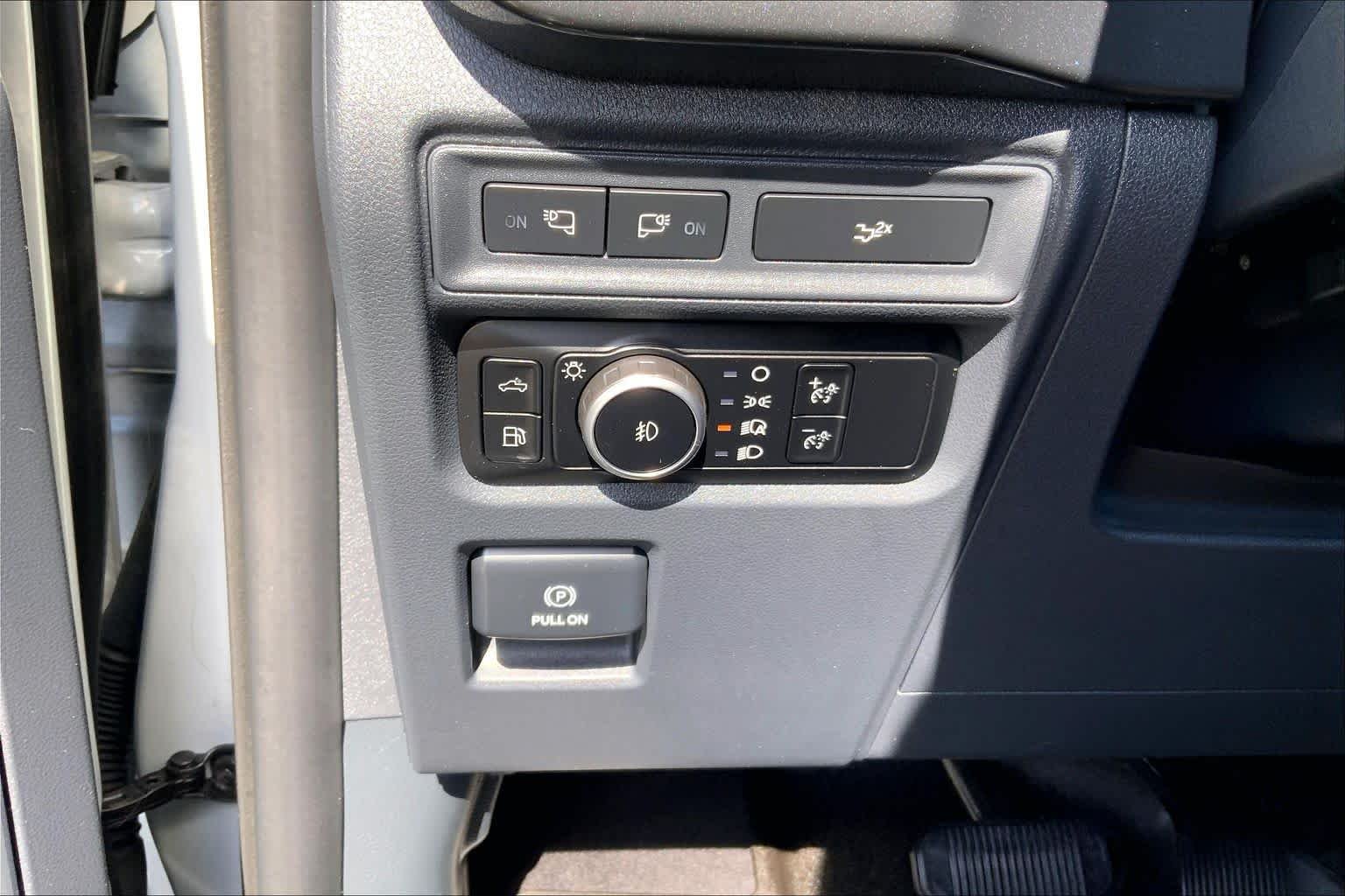 Used 2023 Avalanche Gray Ford XLT image 62