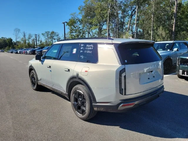 New 2027 Ivory Silver Kia EX image 3