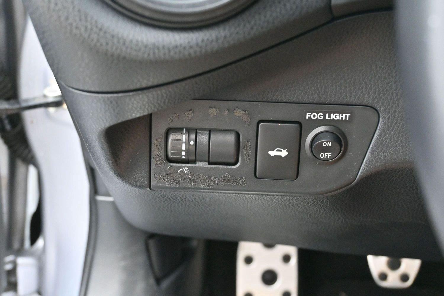 Used 2018  Subaru Premium image 25