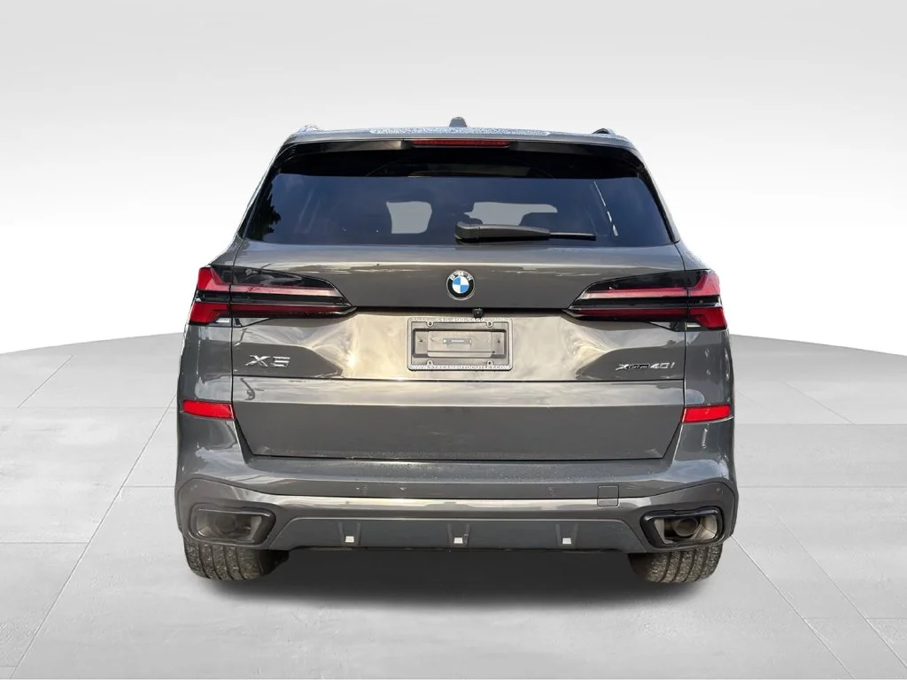 Used 2025 Gray BMW xDrive40i image 9