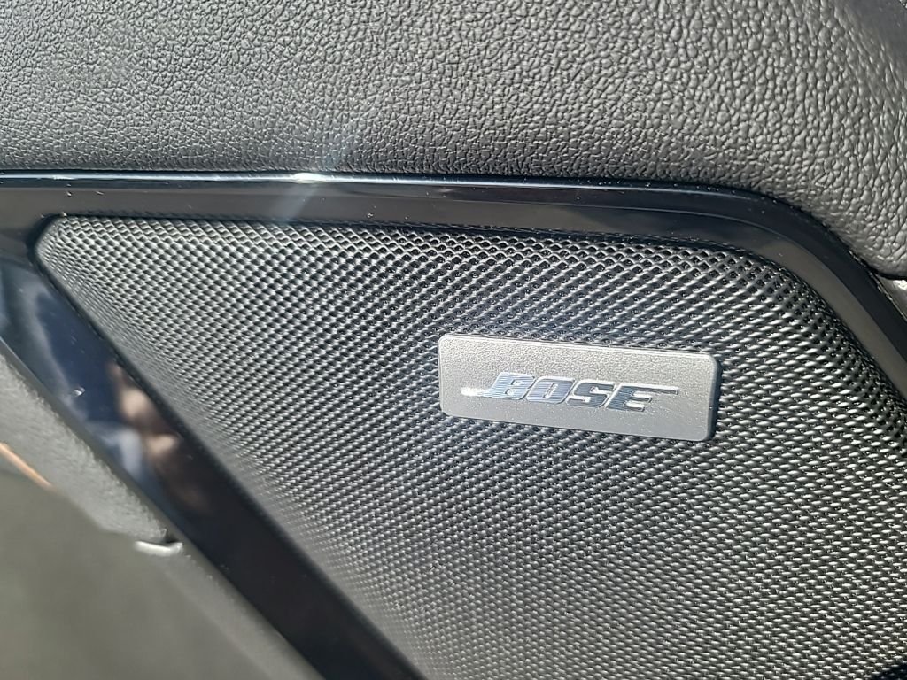 Used 2025 White GMC AT4 image 32
