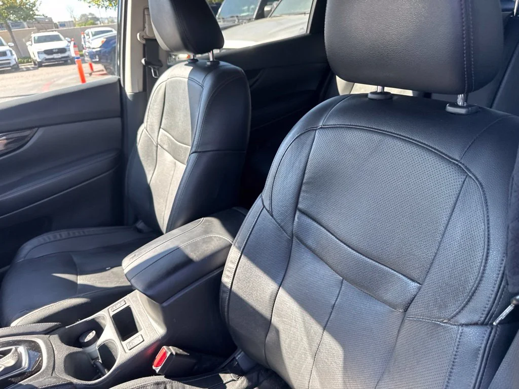 Used 2020 Black Nissan SL image 6