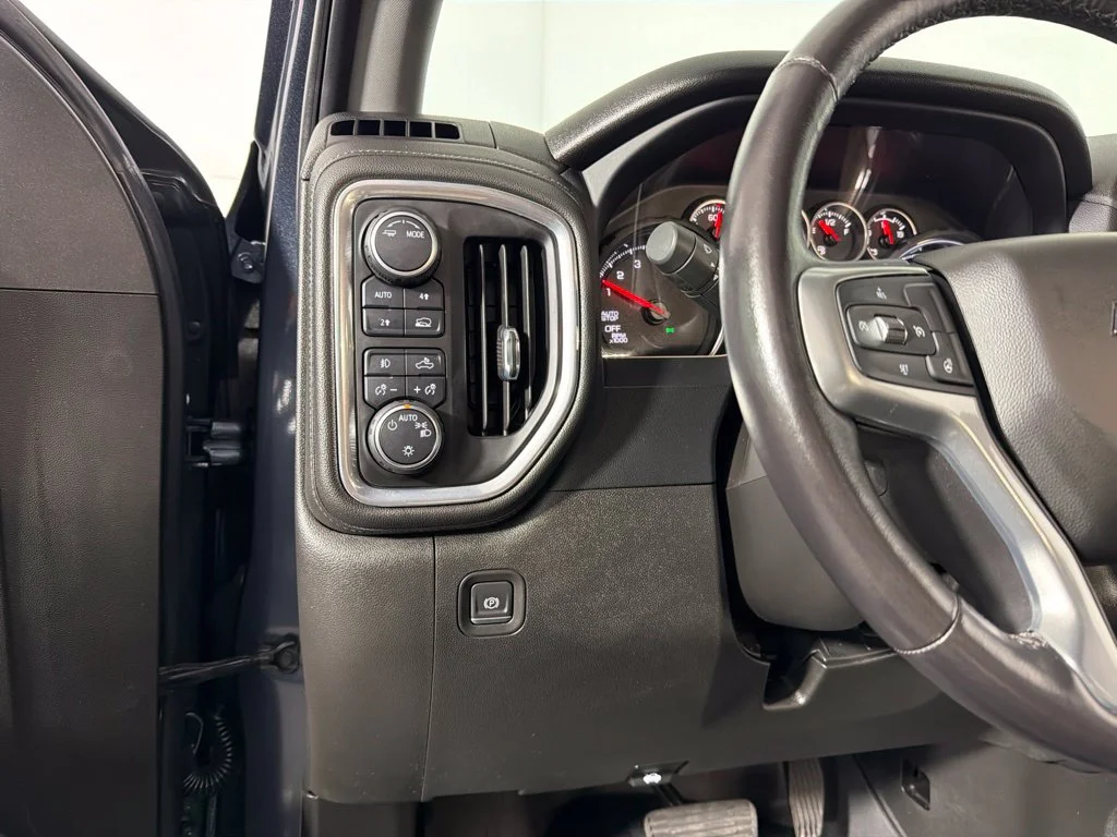 Used 2022  Chevrolet RST image 14