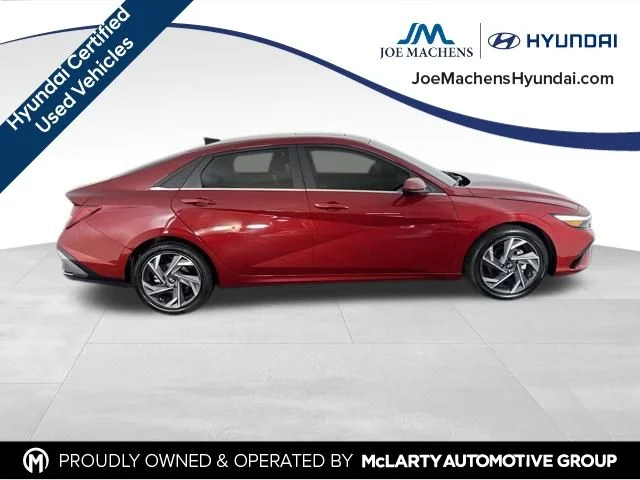 Used 2025 Red Hyundai SEL Convenience image 5
