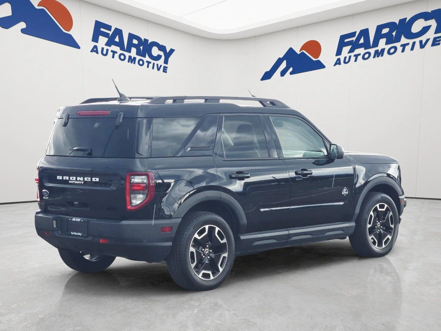 Used 2023 Shadow Black Ford Outer Banks image 5