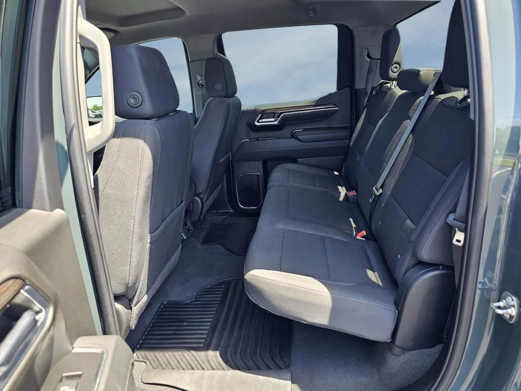 Used 2025 Cypress Gray Chevrolet LT image 31