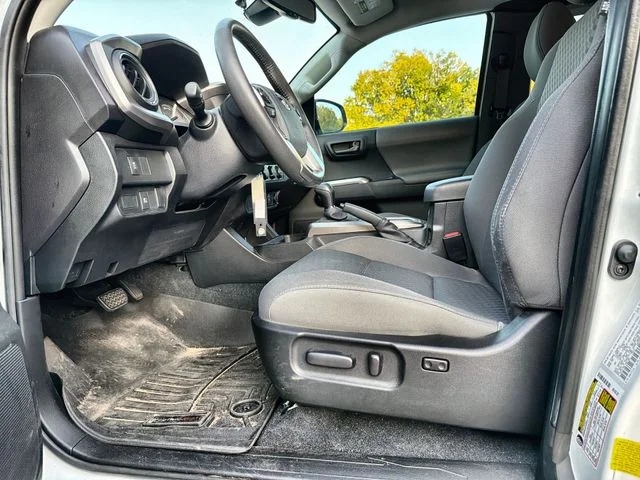 Used 2020 White Toyota SR5 image 12